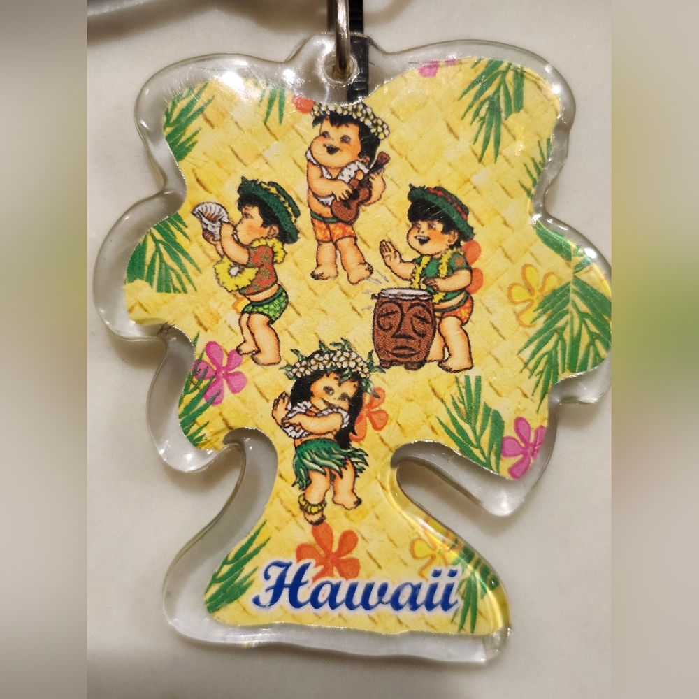 Hawaiian Themed Keychain with Dancing Figures Both Sides